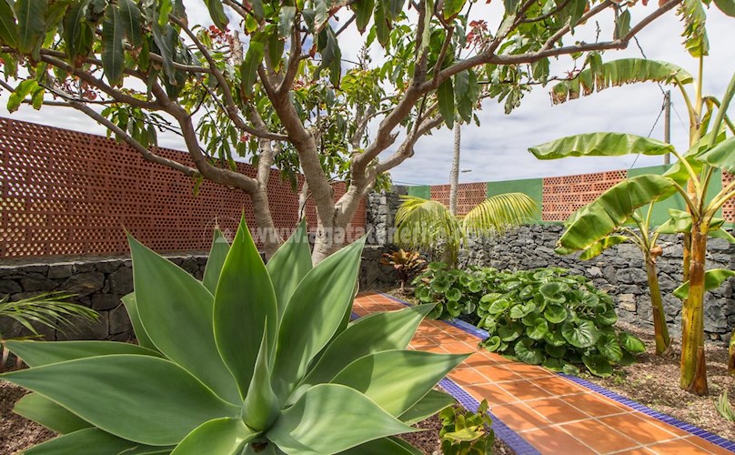 6 bed villa for sale in Icod de Los Vinos