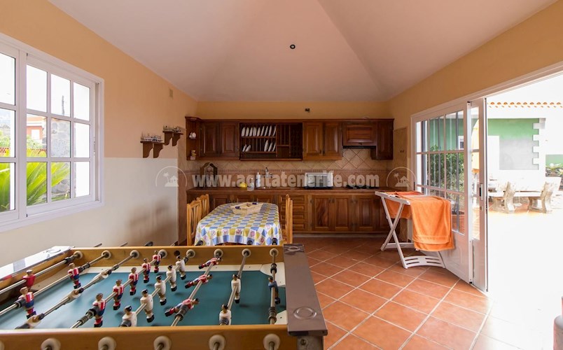 6 bed villa for sale in Icod de Los Vinos