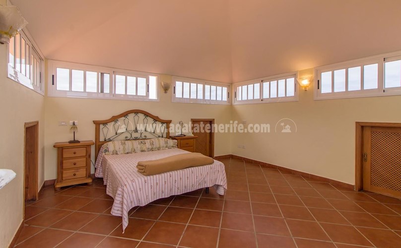 6 bed villa for sale in Icod de Los Vinos