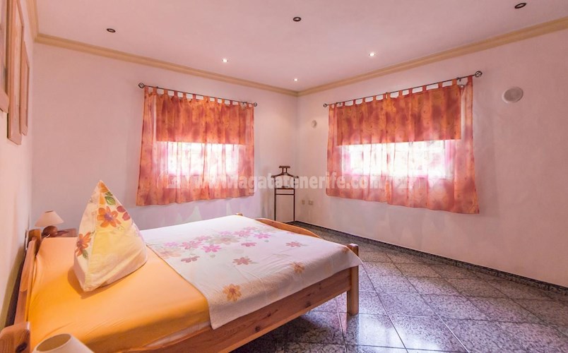 6 bed villa for sale in Icod de Los Vinos