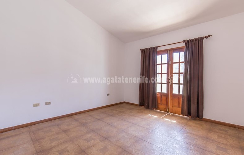4 bed villa for sale in Tacoronte