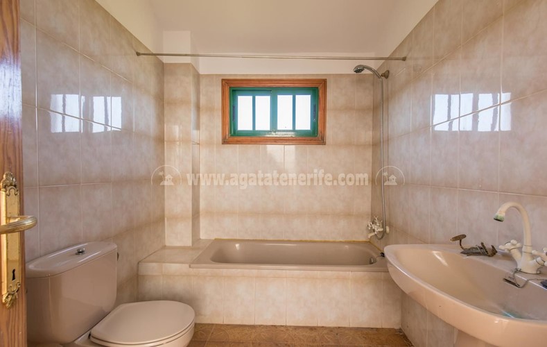 4 bed villa for sale in Tacoronte