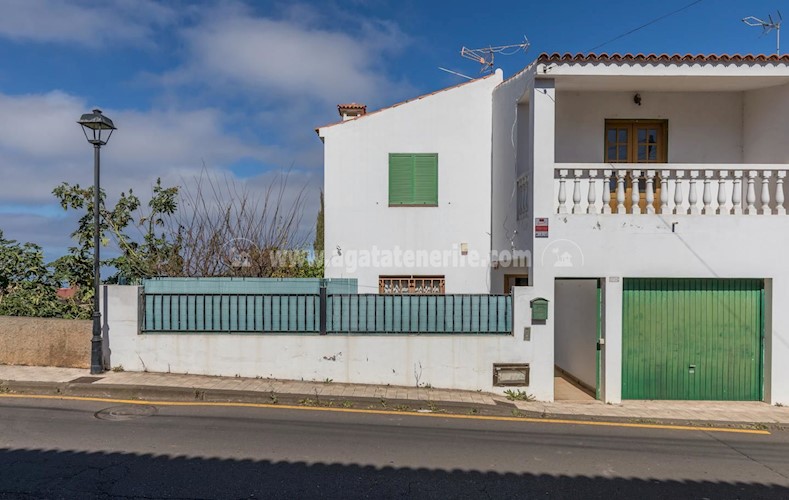 4 bed villa for sale in Tacoronte