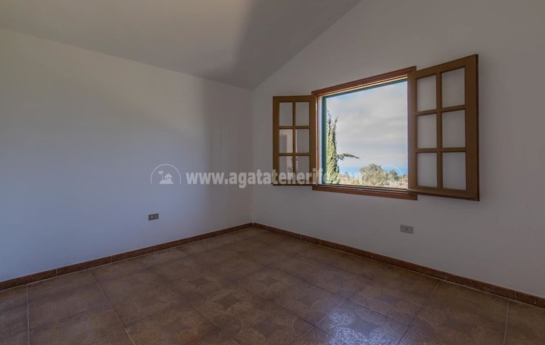 4 bed villa for sale in Tacoronte