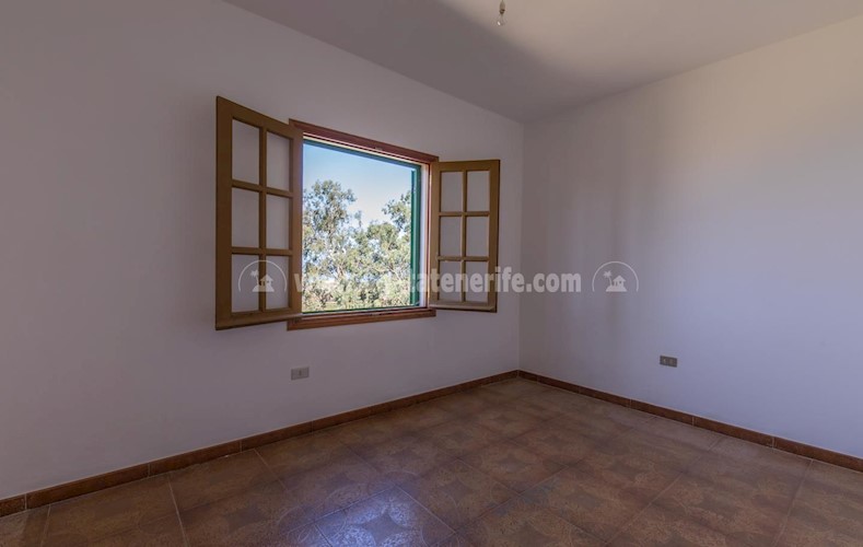 4 bed villa for sale in Tacoronte