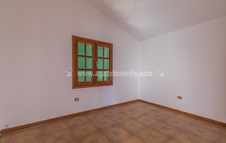 4 bed villa for sale in Tacoronte