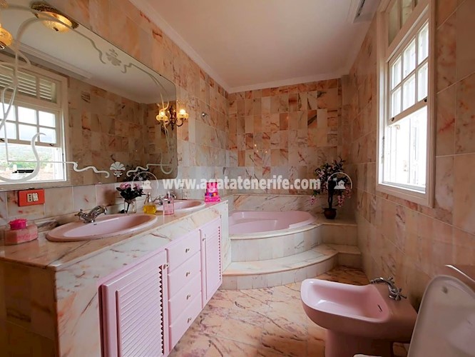 4 bed villa for sale in Puerto de La Cruz