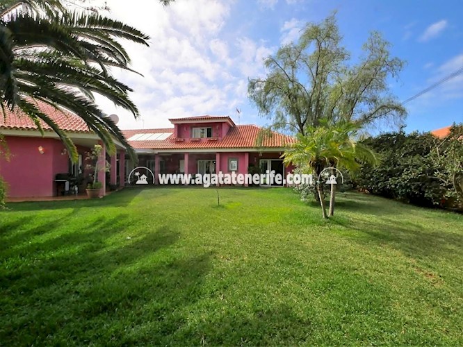 6 bed villa for sale in Puerto de La Cruz