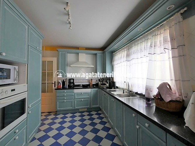 6 bed villa for sale in Puerto de La Cruz
