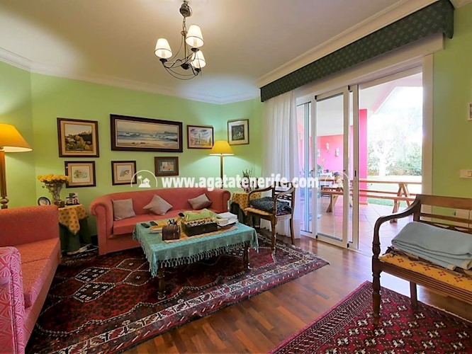6 bed villa for sale in Puerto de La Cruz