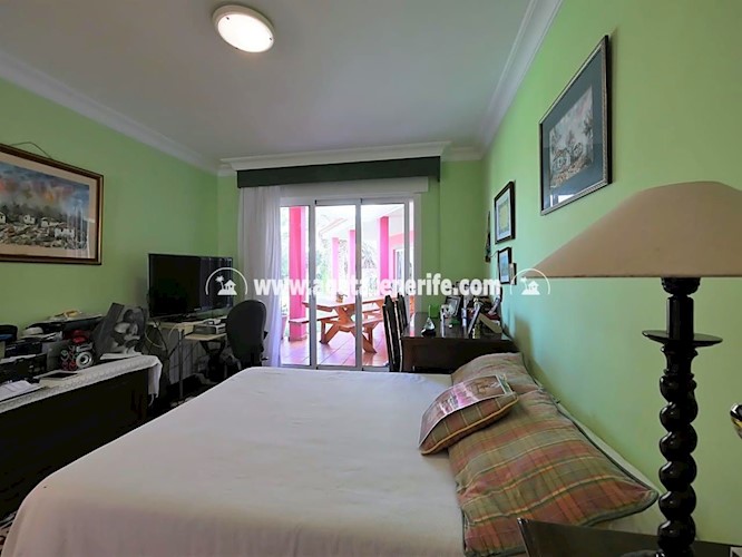6 bed villa for sale in Puerto de La Cruz