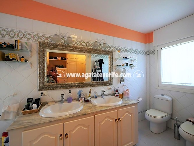 6 bed villa for sale in Puerto de La Cruz