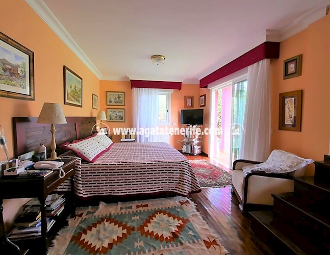 6 bed villa for sale in Puerto de La Cruz