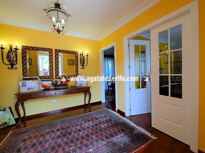 6 bed villa for sale in Puerto de La Cruz