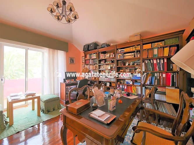 6 bed villa for sale in Puerto de La Cruz