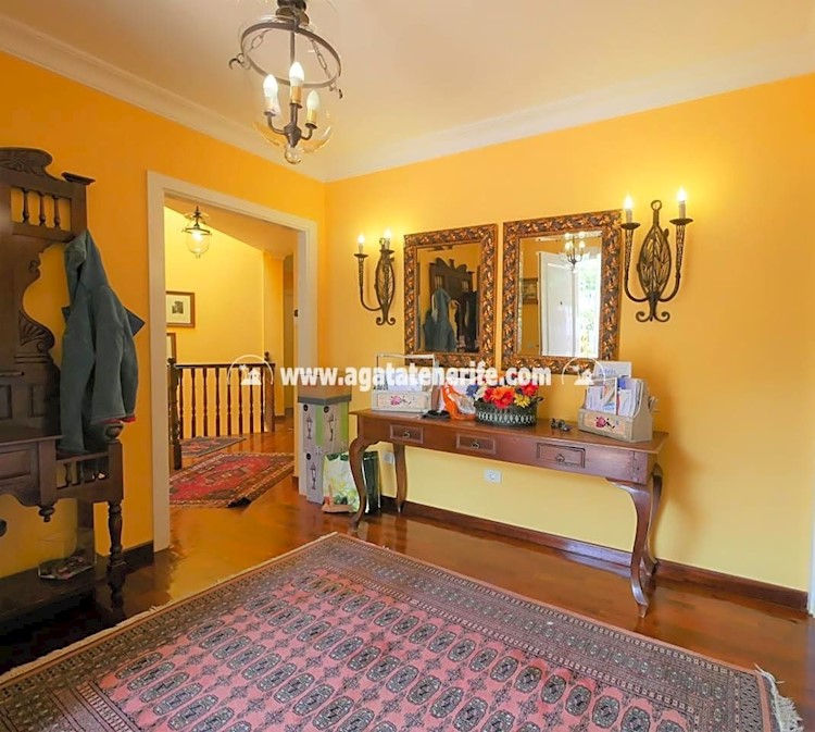 6 bed villa for sale in Puerto de La Cruz