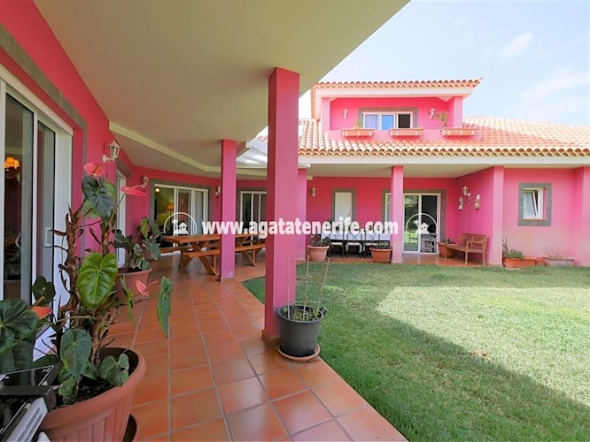 6 bed villa for sale in Puerto de La Cruz