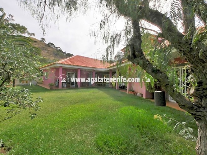 6 bed villa for sale in Puerto de La Cruz