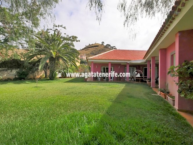6 bed villa for sale in Puerto de La Cruz
