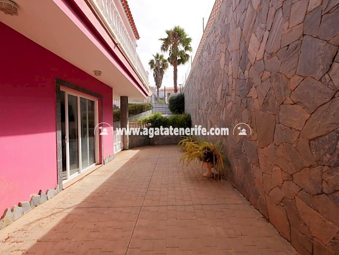 6 bed villa for sale in Puerto de La Cruz