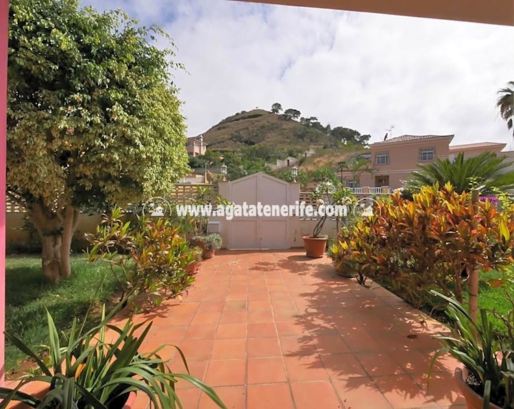 6 bed villa for sale in Puerto de La Cruz