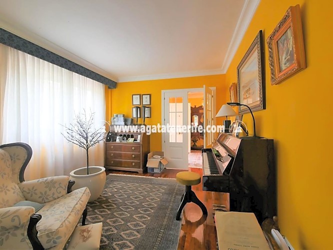6 bed villa for sale in Puerto de La Cruz