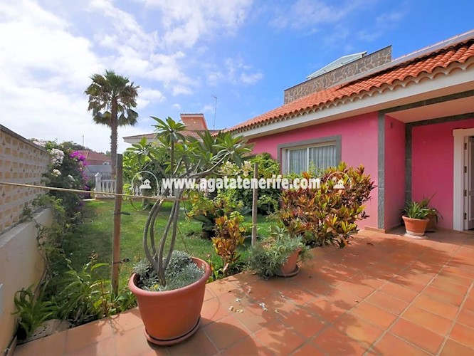 6 bed villa for sale in Puerto de La Cruz