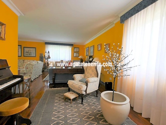 6 bed villa for sale in Puerto de La Cruz