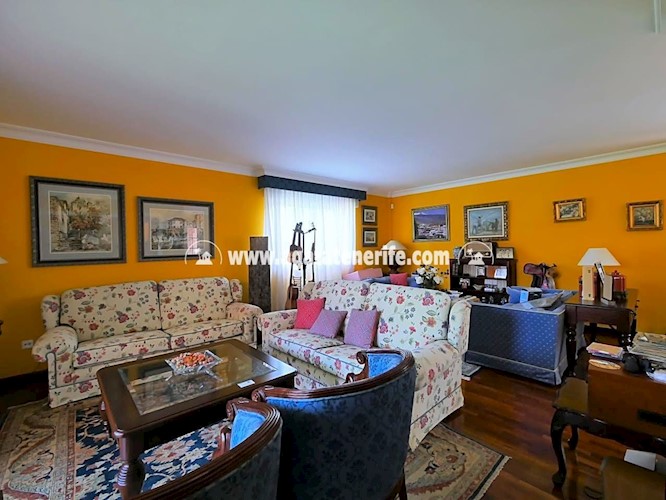 6 bed villa for sale in Puerto de La Cruz