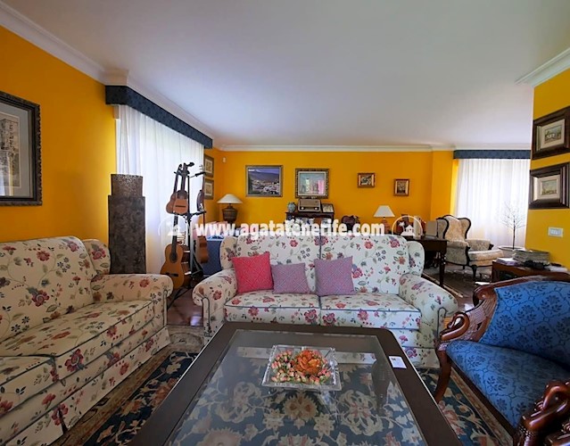 6 bed villa for sale in Puerto de La Cruz