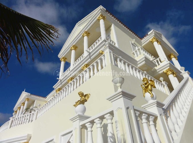 6 bed villa for sale in Costa Adeje