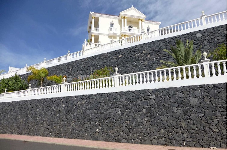 6 bed villa for sale in Costa Adeje