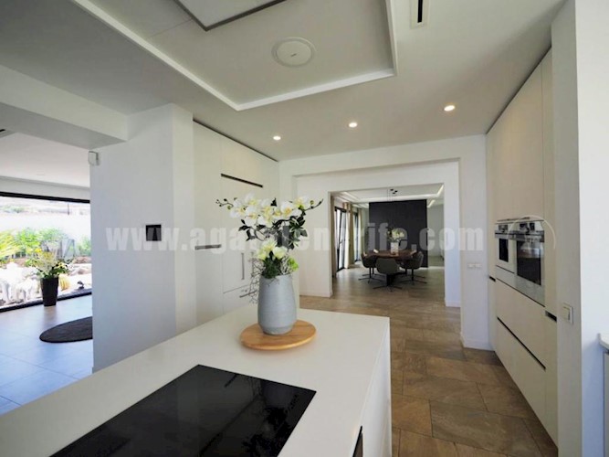 6 bed villa for sale in Costa Adeje