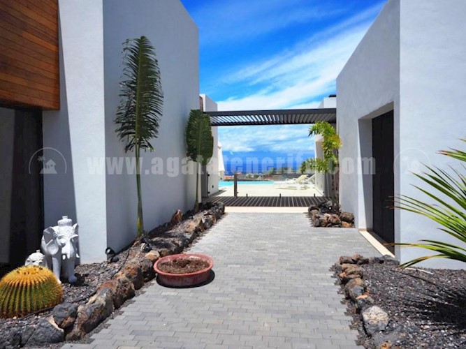 6 bed villa for sale in Costa Adeje