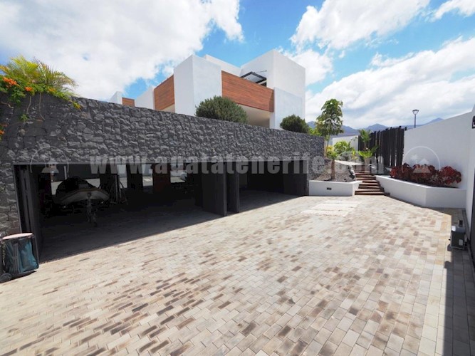 6 bed villa for sale in Costa Adeje