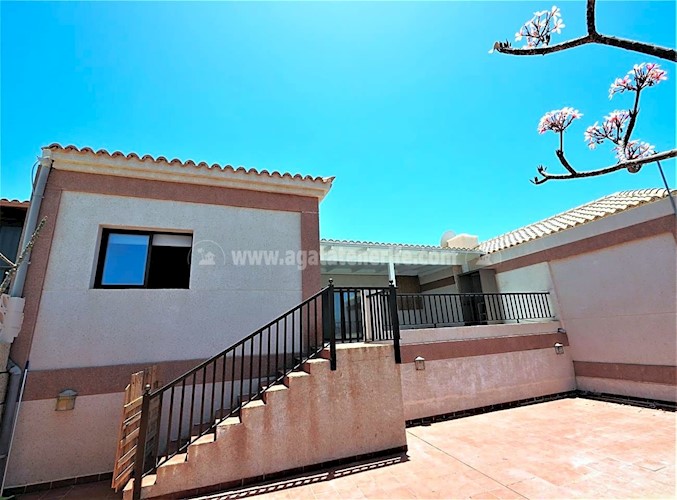 3 bed villa for sale in Playa Paraiso