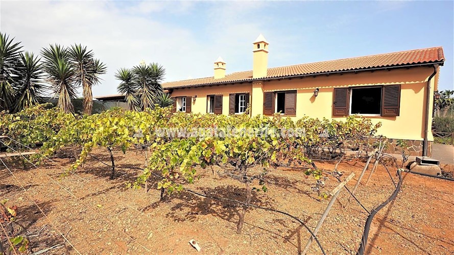 3 bed villa for sale in La Guancha