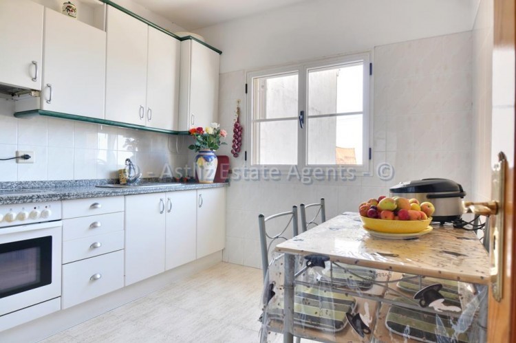 4 bed villa for sale in Piedra Hincada