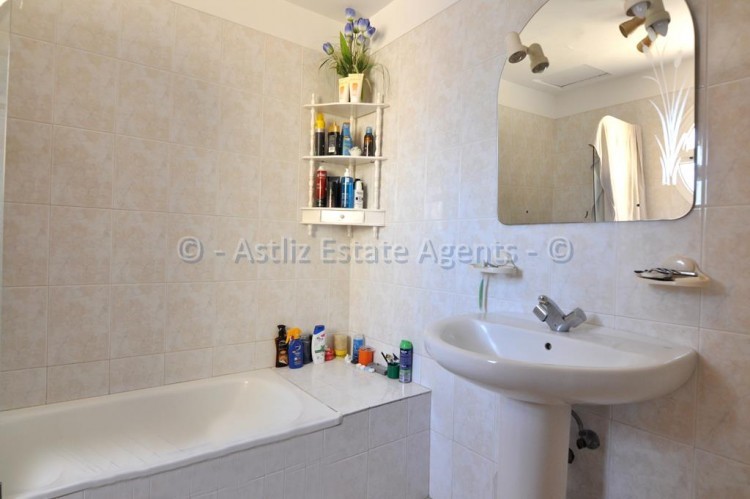 4 bed villa for sale in Piedra Hincada