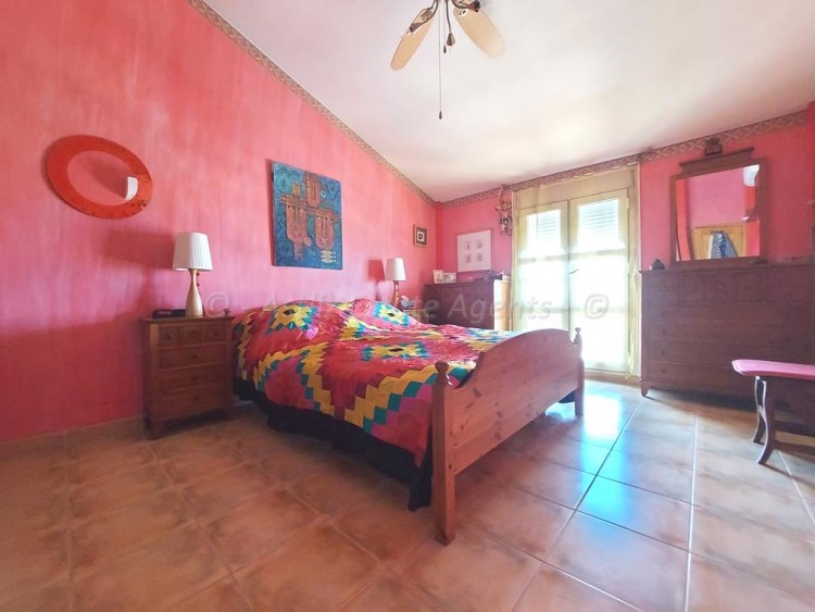 4 bed villa for sale in Piedra Hincada