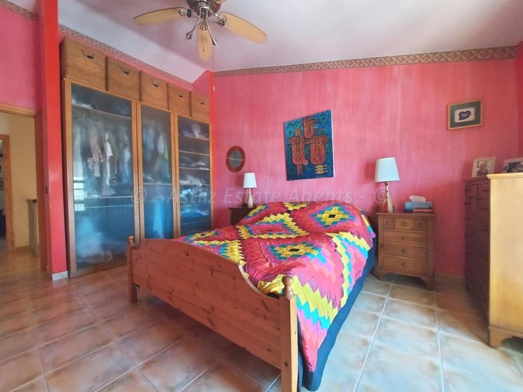 4 bed villa for sale in Piedra Hincada