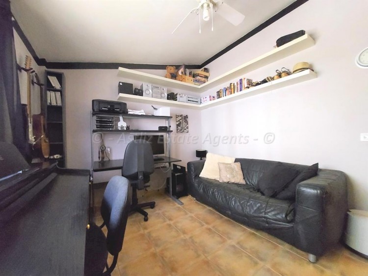 4 bed villa for sale in Piedra Hincada