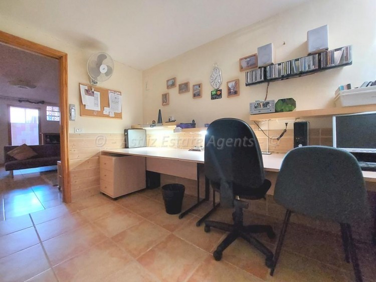 4 bed villa for sale in Piedra Hincada