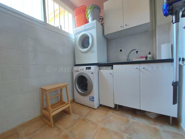 4 bed villa for sale in Piedra Hincada