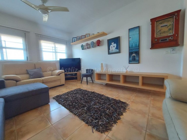 4 bed villa for sale in Piedra Hincada