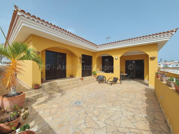 3 bed villa for sale in Callao Salvaje