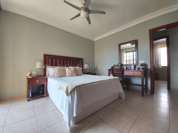 3 bed villa for sale in Callao Salvaje