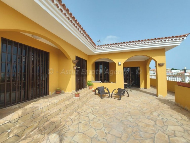 3 bed villa for sale in Callao Salvaje