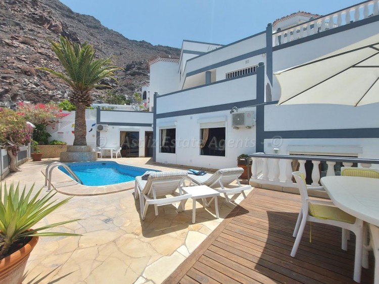 Villa For sale in Los Gigantes, Tenerife