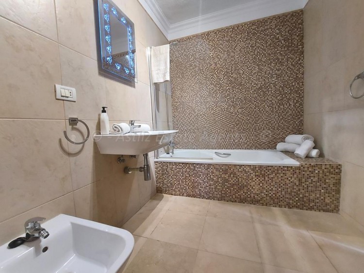 3 bed villa for sale in Club I, Los Gigantes